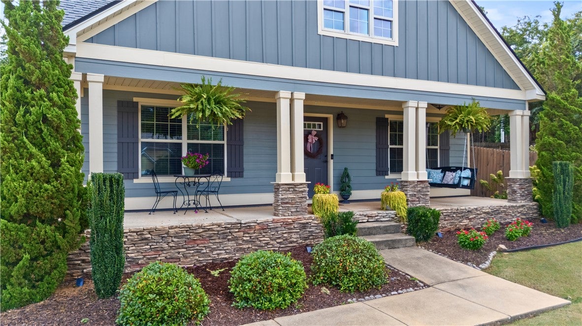810 COTSWOLD Way