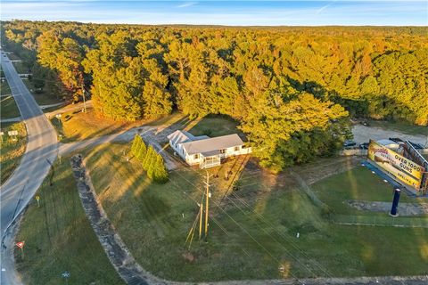 Photo of 4760 HEATH Road, Auburn, AL 36830 (MLS # 177389)