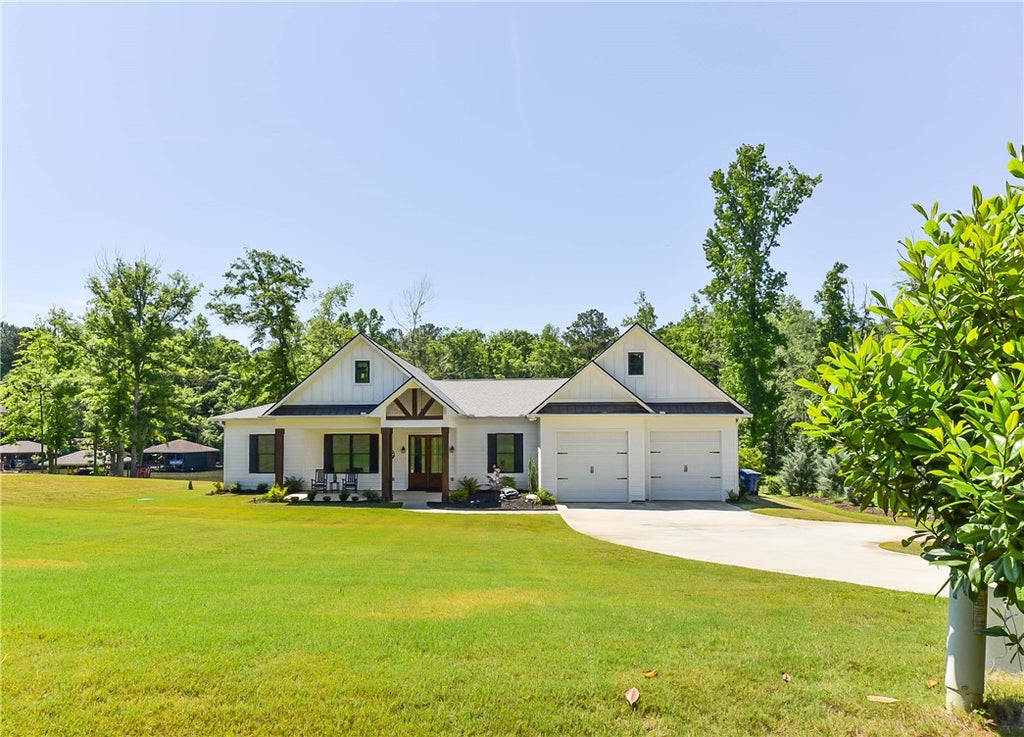 Photo of 209 LEE ROAD 2121, Salem, AL 36874 (MLS # 182574)