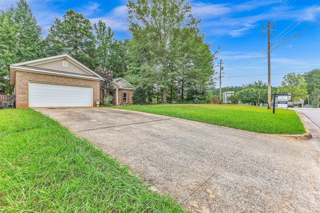 1914 CREEKSTONE Drive