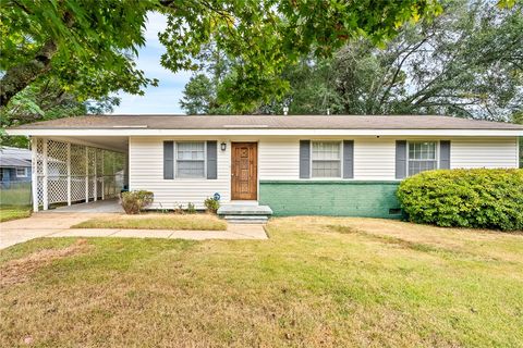Photo of 1002 WALLACE Avenue, Opelika, AL 36801 (MLS # 179889)