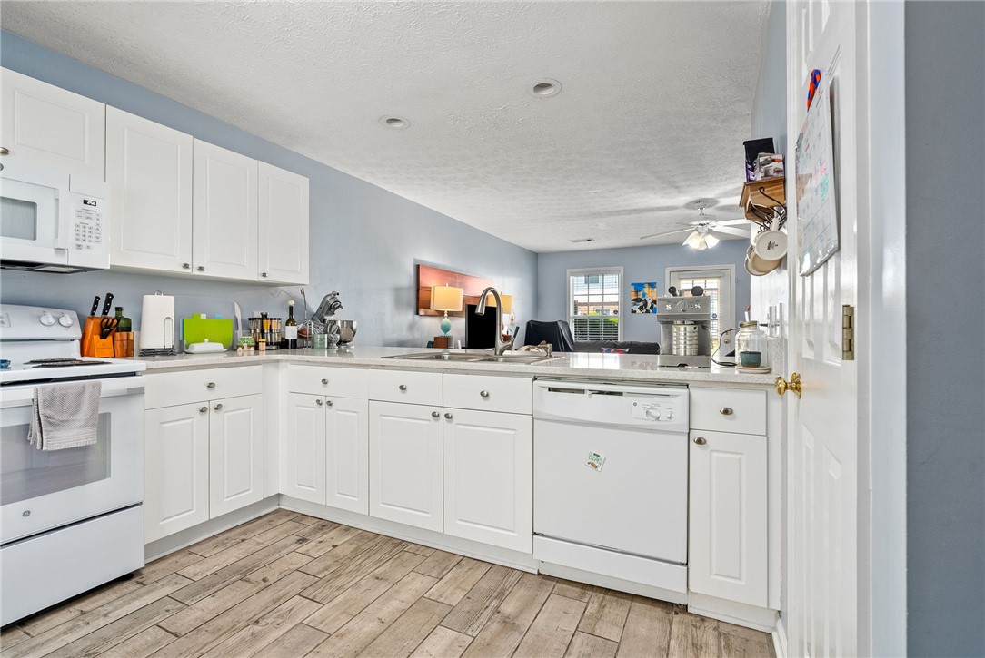 1477 N DONAHUE Drive 1405