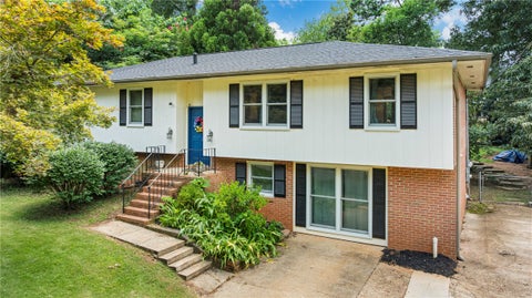 Photo of 1229 JUNIPER Drive, Auburn, AL 36830 (MLS # 181144)