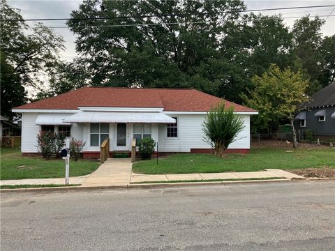 Photo of 905 S 7TH Avenue, Lanett, AL 36863 (MLS # 176882)