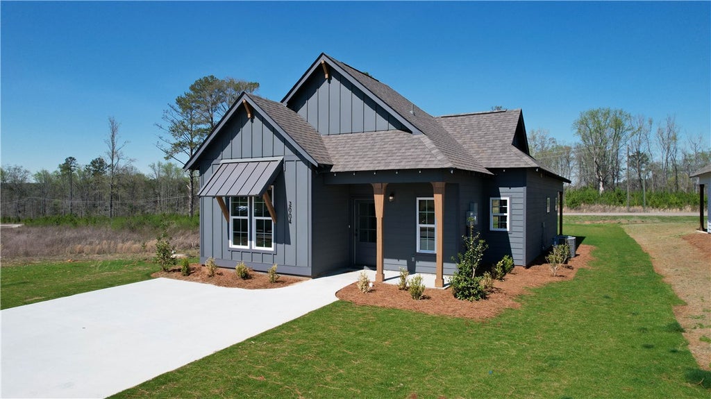 Photo of 2022 CROSSING Court W, Valley, AL 36854 (MLS # 182002)