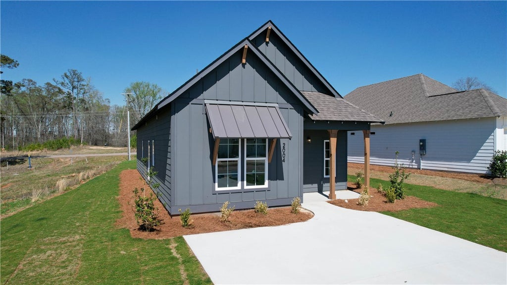 Photo of 2022 CROSSING Court W, Valley, AL 36854 (MLS # 182002)