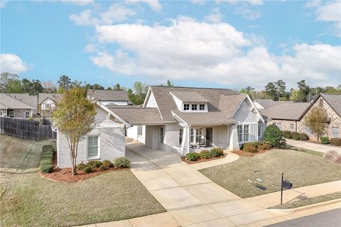 Photo of 1269 SOUTHRIDGE Court, Auburn, AL 36830 (MLS # 179598)