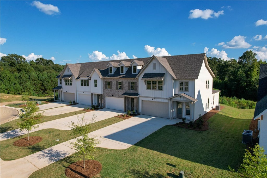 Photo of 39 SARAH Lane, Auburn, AL 36830 (MLS # 182310)
