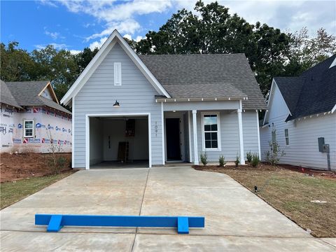 Photo of 129 WOODLAND Lane, Opelika, AL 36801 (MLS # 177310) Photo of 129 WOODLAND Lane, Opelika, AL 36801 (MLS # 177310)