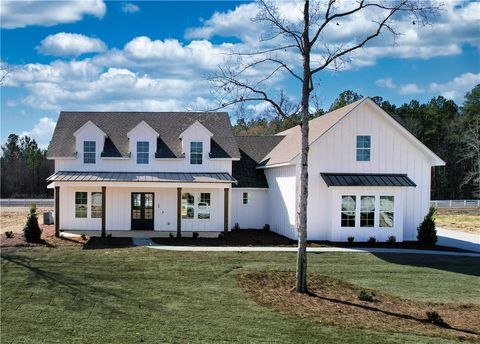 Photo of 4 HUNTERS HILL Lane, Auburn, AL 36830 (MLS # 177838) Photo of 4 HUNTERS HILL Lane, Auburn, AL 36830 (MLS # 177838)