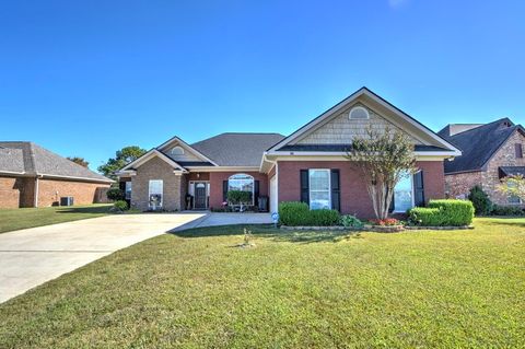 Photo of 905 BEAUFORD Drive, Opelika, AL 36804 (MLS # 177406)