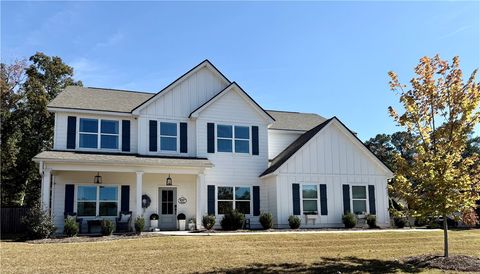 Photo of 1005 FINN Court, Opelika, AL 36801 (MLS # 177417)