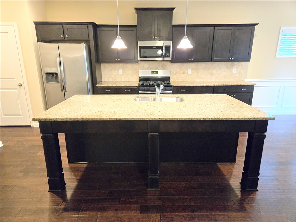 908 DUNKIRK Circle