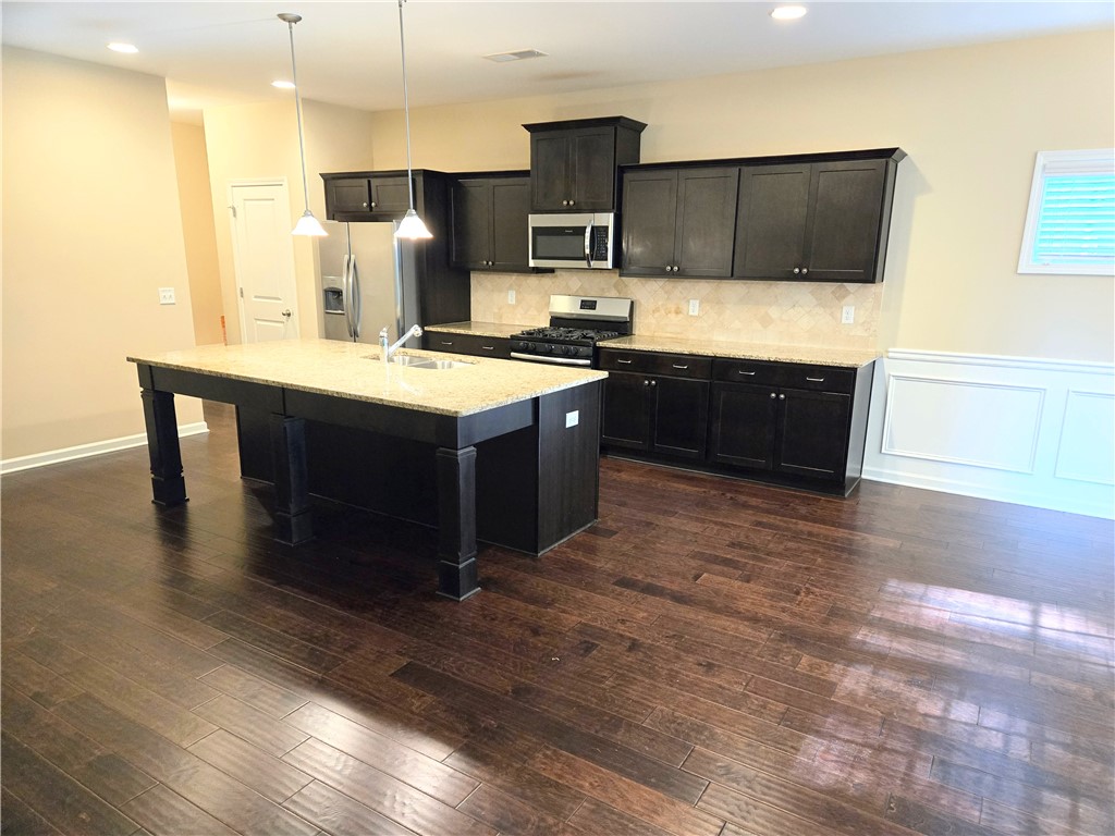 908 DUNKIRK Circle