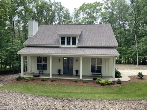 Photo of 138 GREENVIEW Lane, Dadeville, AL 36853 (MLS # 180723)