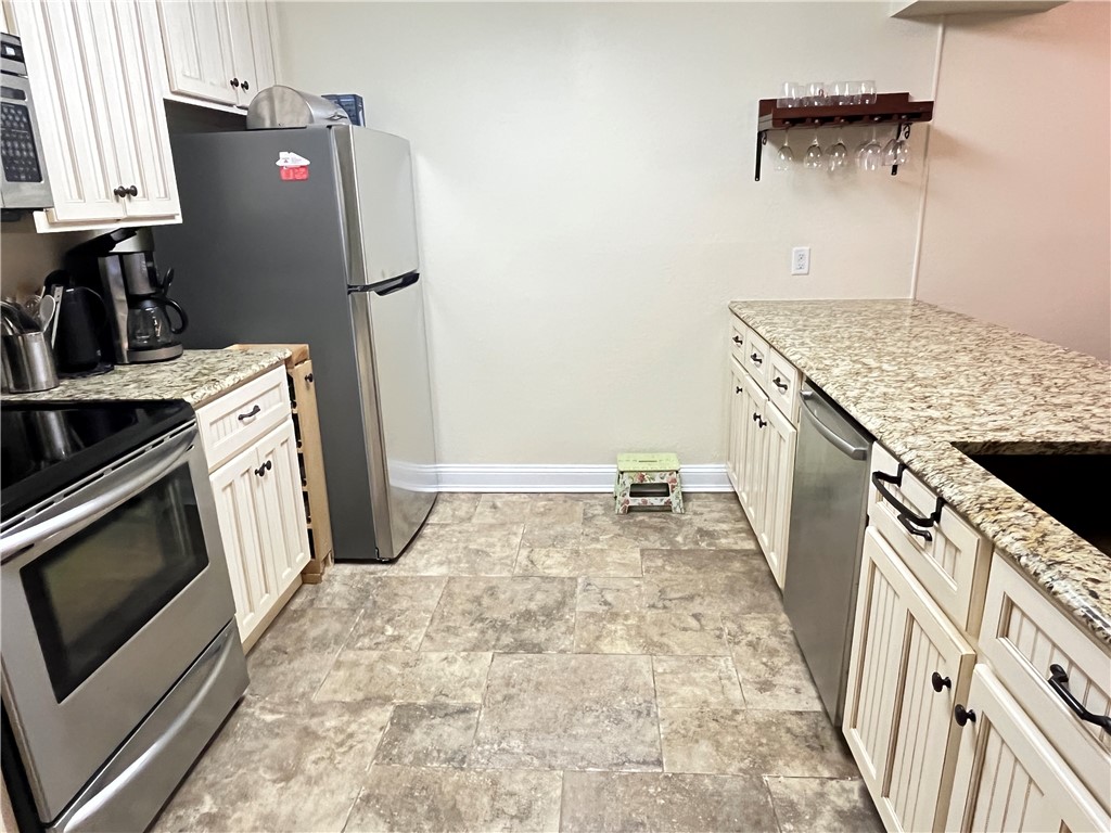 83 TWIN COVE Road B4