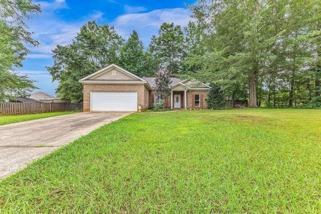 Photo of 1914 CREEKSTONE Drive, Opelika, AL 36804 (MLS # 177383)