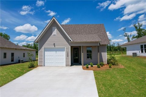 Photo of 34 CROSSING Court W, Valley, AL 36854 (MLS # 179730)