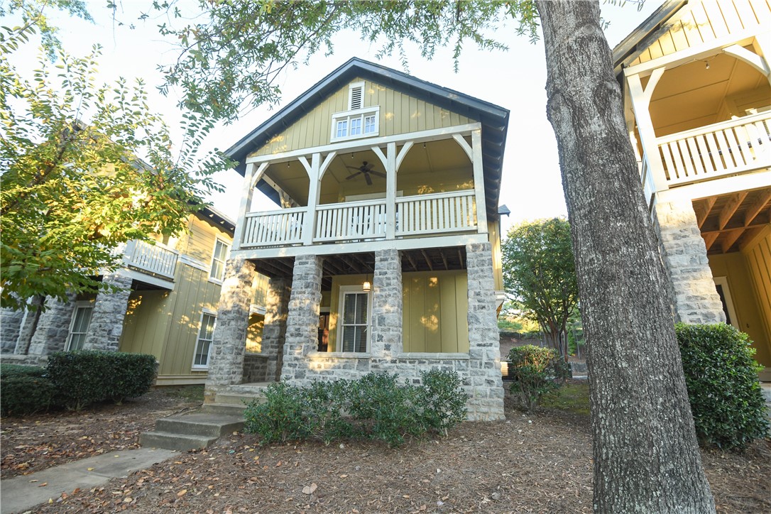 650 DEKALB Street 1049