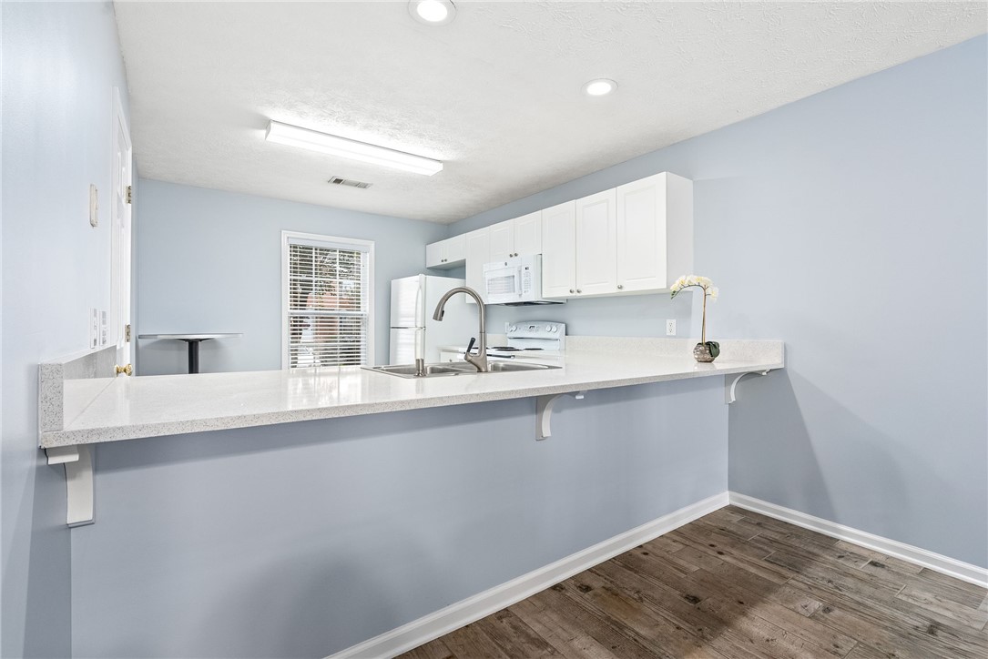 1477 N DONAHUE Drive 1405