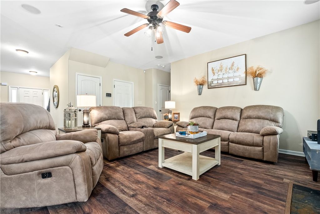 Photo of 172 SOLAMERE Lane, Auburn, AL 36832 (MLS # 175399)