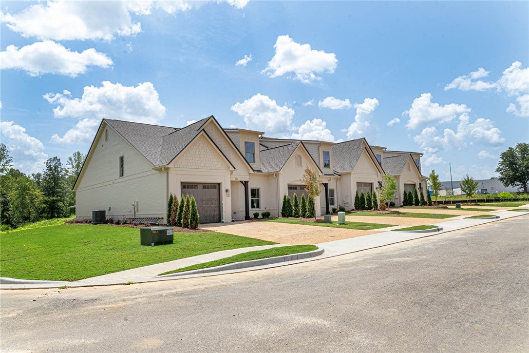 266 SPENCE NOLEN Place