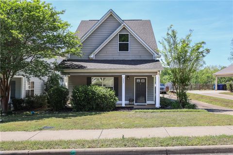 Photo of 723 HUNTER Court, Auburn, AL 36832 (MLS # 179900)