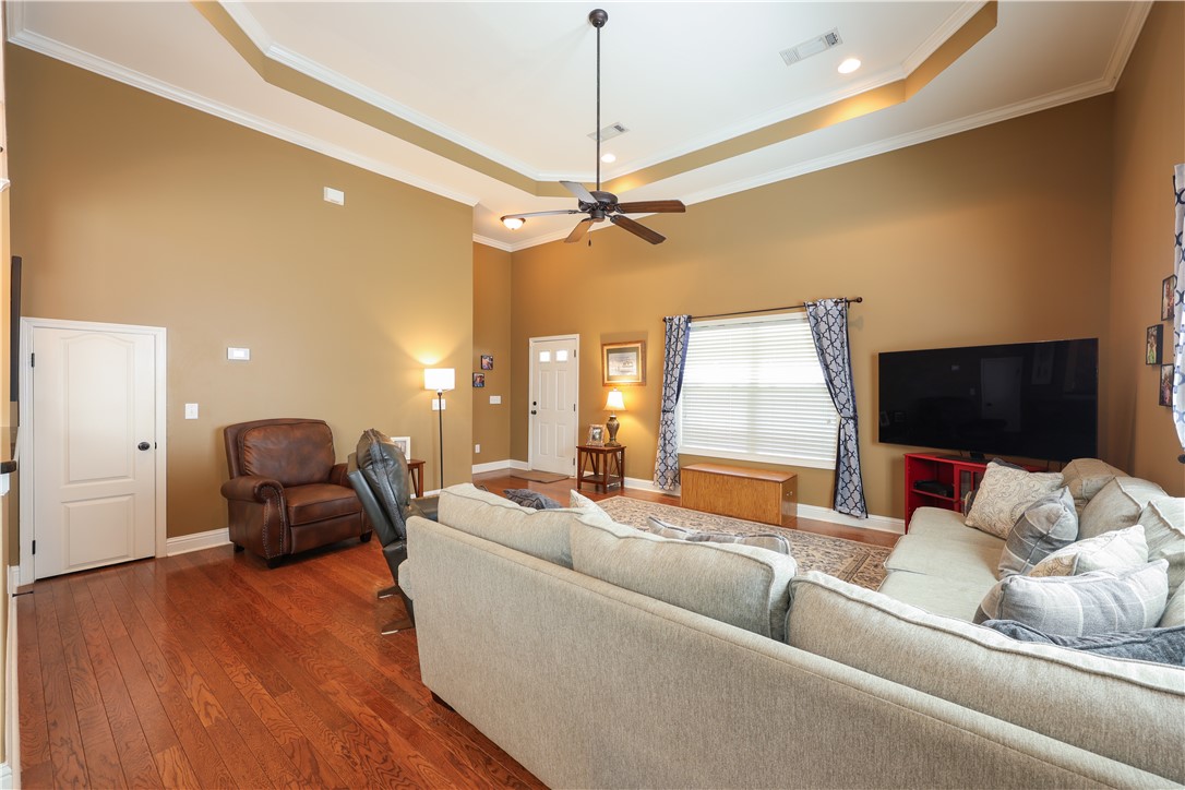 723 HUNTER Court