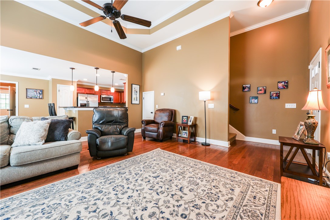 723 HUNTER Court