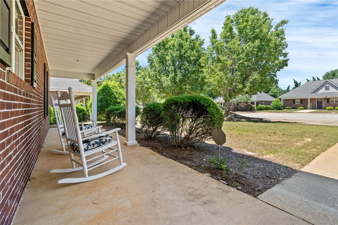 802 W LONGLEAF Drive 71