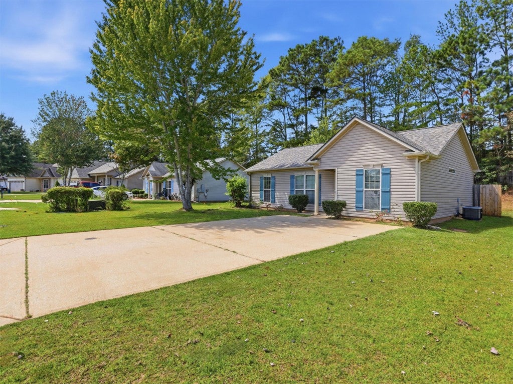 Photo of 2010 DUTCH Court, Opelika, AL 36801 (MLS # 182325)