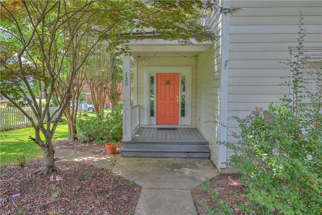 125 CHARLESTON Place