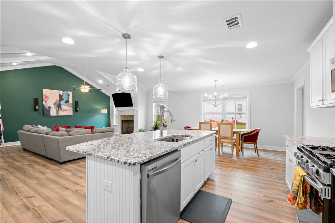 Opelika, Alabama 36801, United States, 4 Bedrooms Bedrooms, ,3 BathroomsBathrooms,Residential,Active,107429