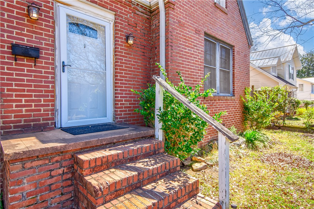 141 S CENTRAL Avenue