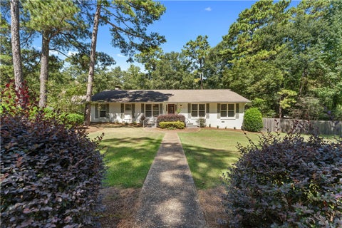Photo of 1700 ARROWHEAD Avenue, Opelika, AL 36801 (MLS # 182294)