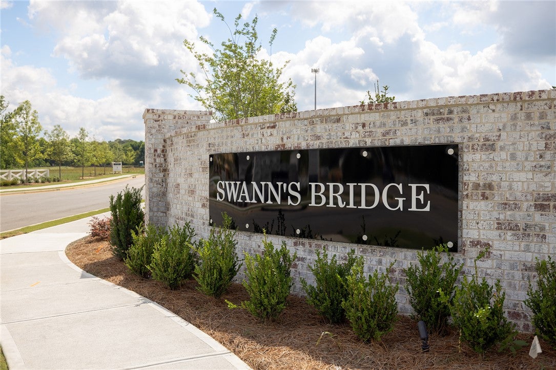 315 TUNDRA SWANN Lane