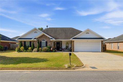 Photo of 211 COVE CREEK Drive, Opelika, AL 36804 (MLS # 180104)