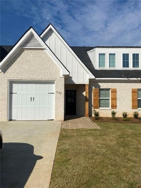 Photo of 533 CLOVERDALE Drive, Auburn, AL 36830 (MLS # 177422)