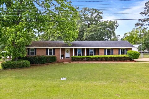 Photo of 1105 MORRIS Avenue, Opelika, AL 36801 (MLS # 179584)