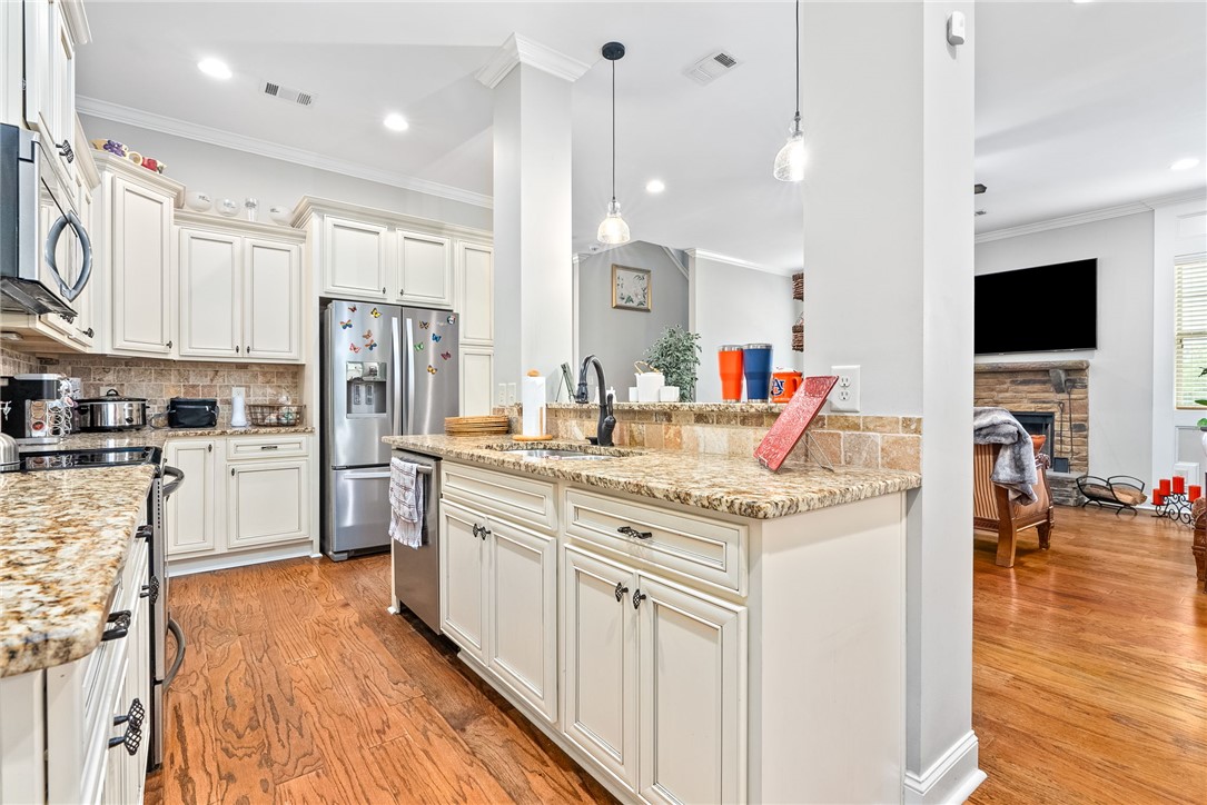 4164 CREEKVIEW Court