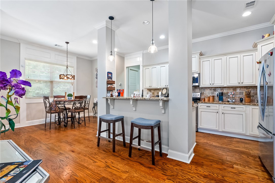 4164 CREEKVIEW Court