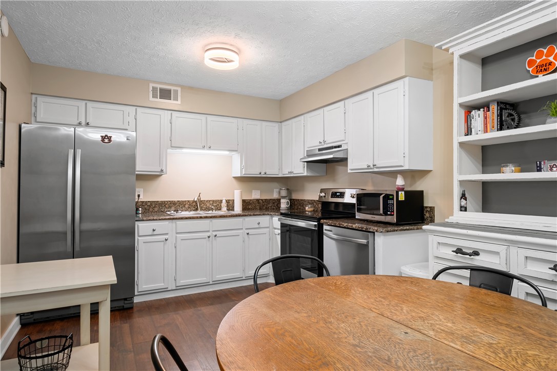 Auburn, Alabama 36830, United States, 2 Bedrooms Bedrooms, ,2 BathroomsBathrooms,Residential,Active,96978