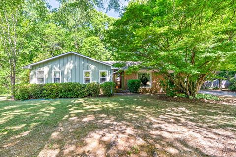 Photo of 1344 PEACHTREE Circle, Auburn, AL 36830 (MLS # 179829)