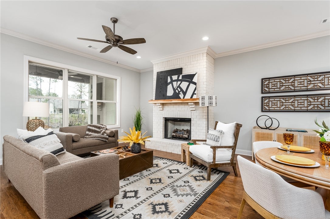 3095 LAKEWOOD Lane