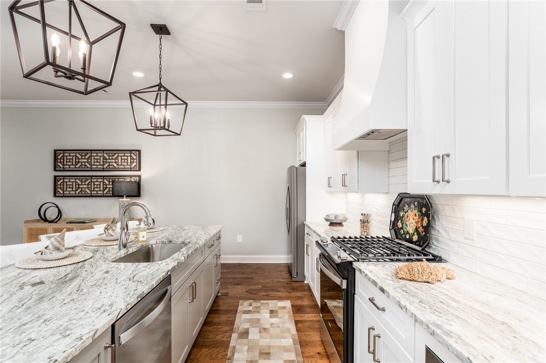 3095 LAKEWOOD Lane