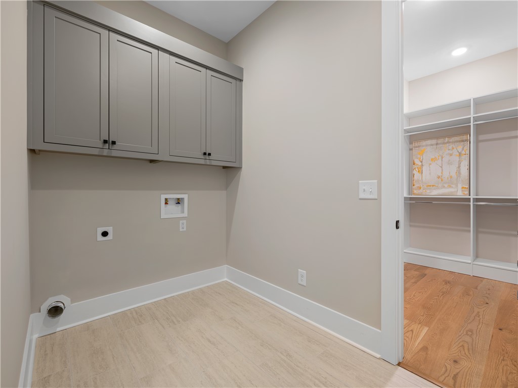 Dadeville, Alabama 36853, United States, 5 Bedrooms Bedrooms, ,5 BathroomsBathrooms,Residential,Active,7292