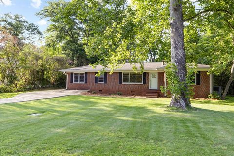 316 HILLCREST Avenue Opelika AL 36801