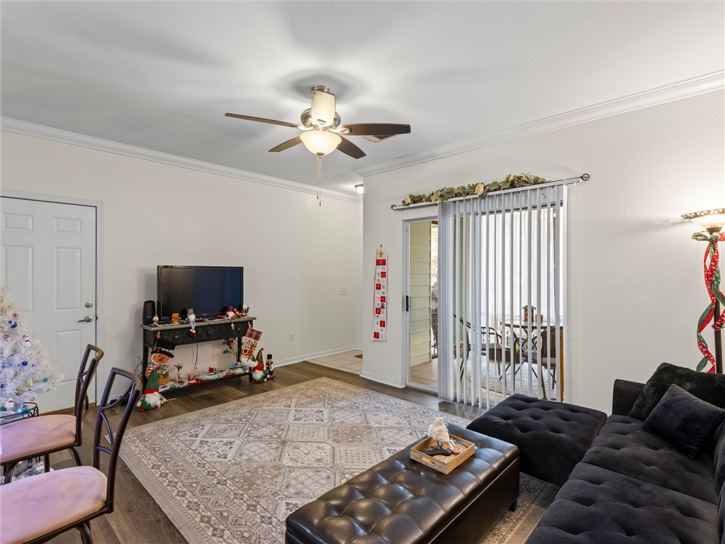 447 W Longleaf Drive 203