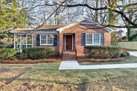 Photo of 903 6TH Avenue, Opelika, AL 36801 (MLS # 178378)