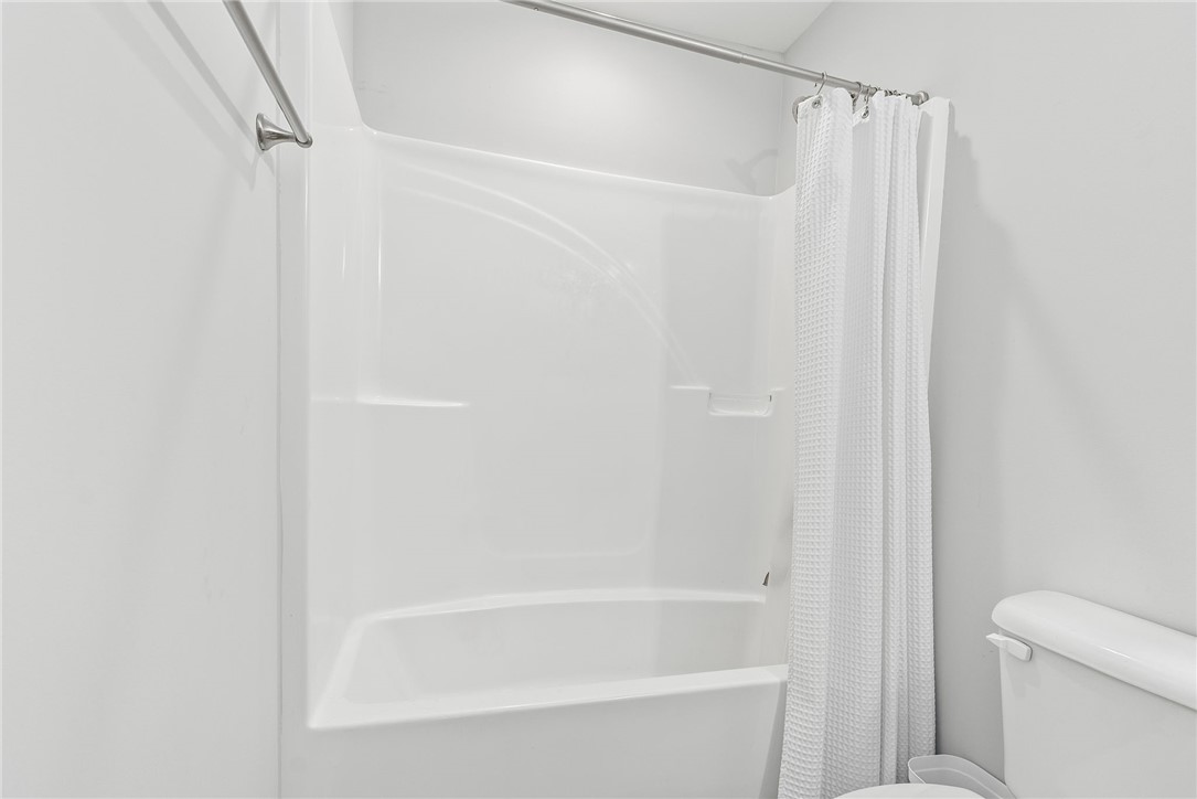 Auburn, Alabama 36830, United States, 3 Bedrooms Bedrooms, ,2 BathroomsBathrooms,Residential,Pending,39713